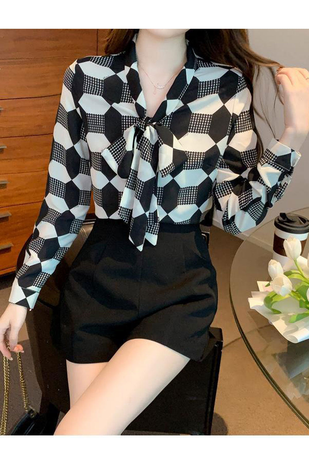 Women New Fashion Ribbon Bow Tie Collar Long Sleeves Retro Printed Summer Casual Cover Belly Slim Chic Top