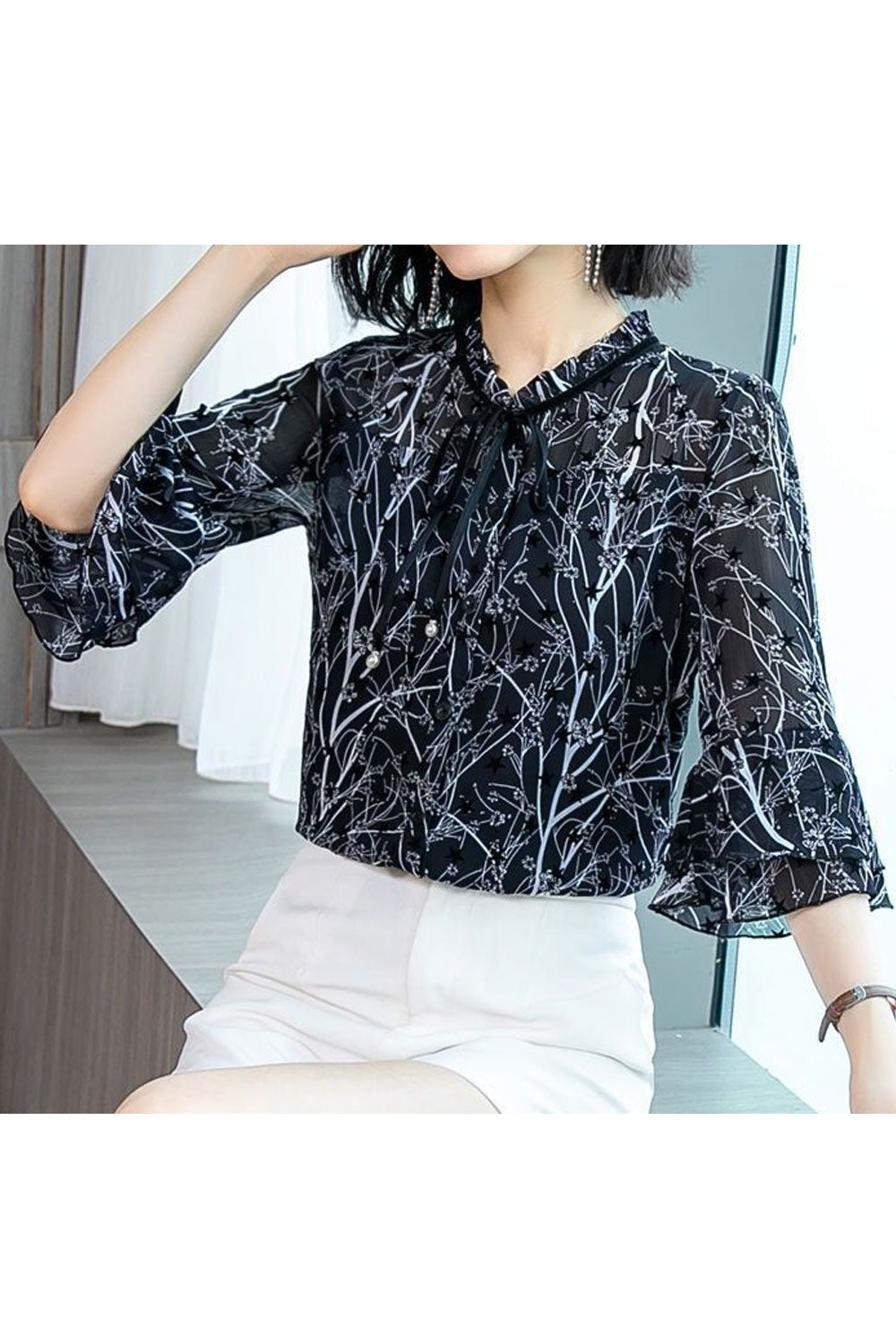 Women New Fashion Beautiful Round Neck Trumpet Sleeves Tie up Printed Fresh and Sweet Style Summer Chiffon Lace Top