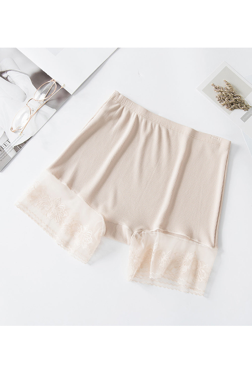 Women Stretch Lace Hem Elastic Waist Fashion Short