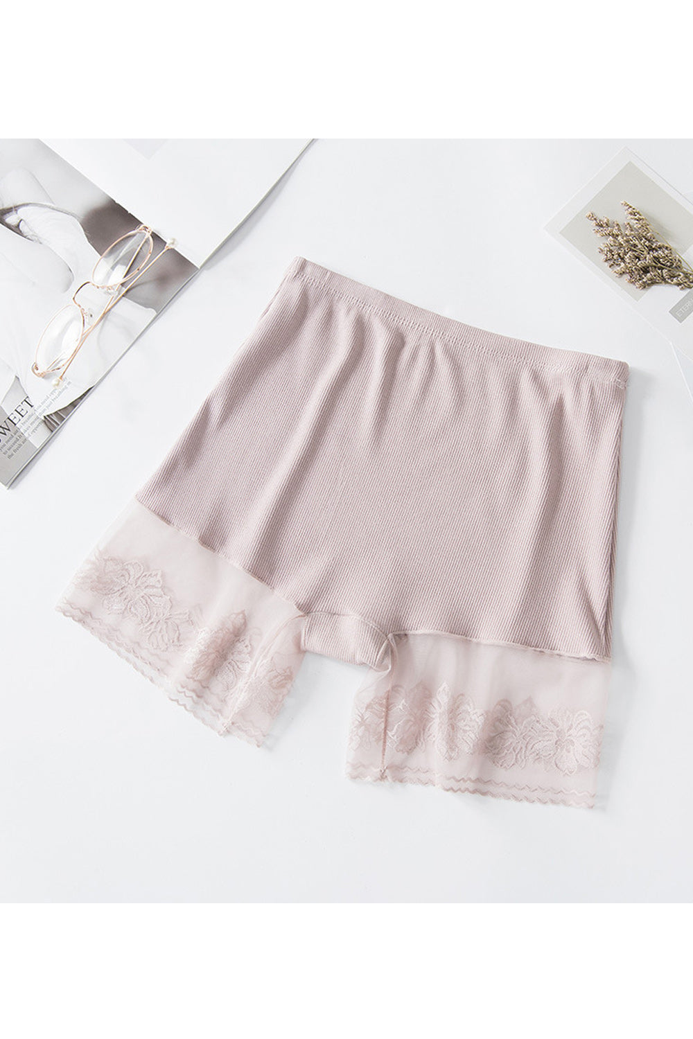 Women Stretch Lace Hem Elastic Waist Fashion Short