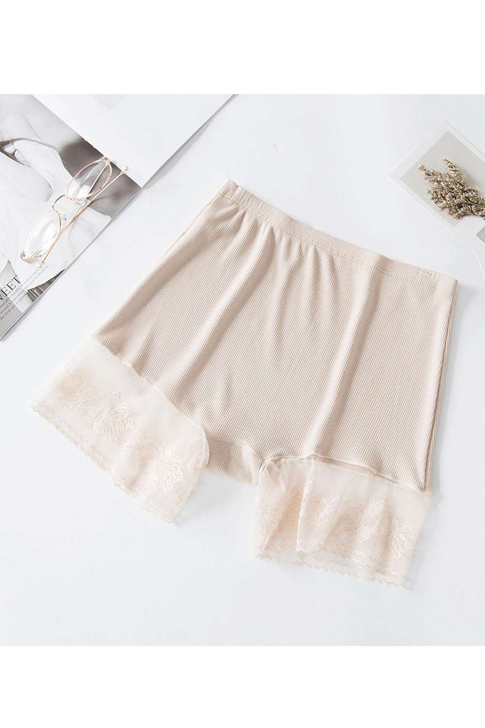 Women Stretch Lace Hem Elastic Waist Fashion Short