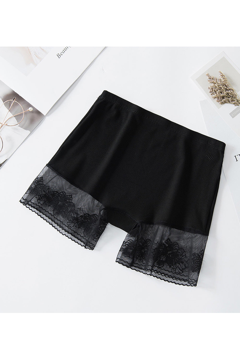 Women Stretch Lace Hem Elastic Waist Fashion Short