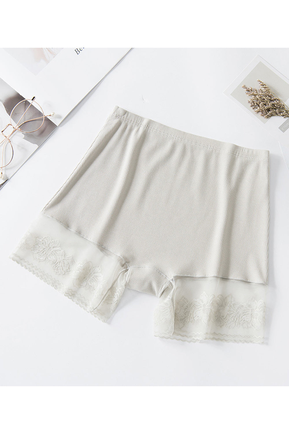 Women Stretch Lace Hem Elastic Waist Fashion Short