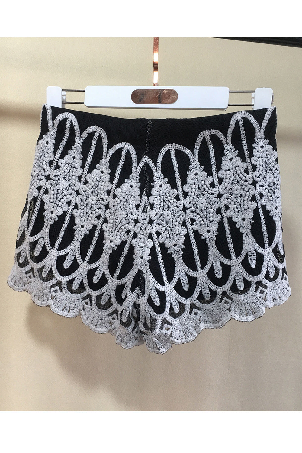 Women Embroidered Lace Breathable Solid Colored Short