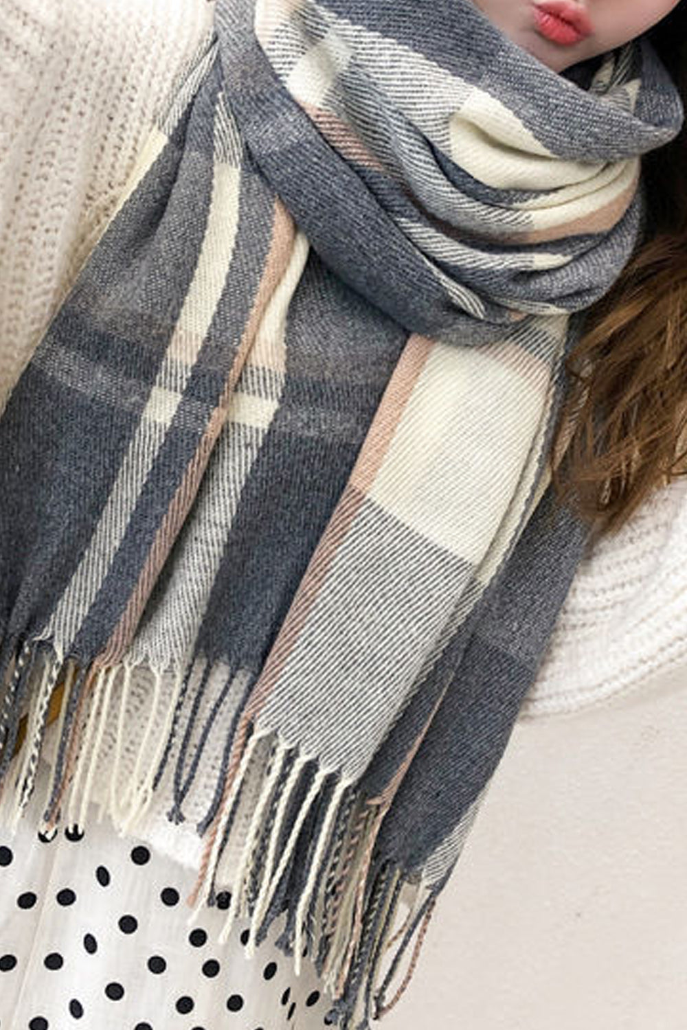 Women Fashionable Plaid Style Easy Casual Muffler