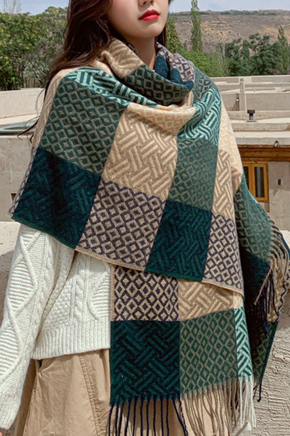 Women Elegant Tassel Hem Plaid Pattern Wonderful Muffler