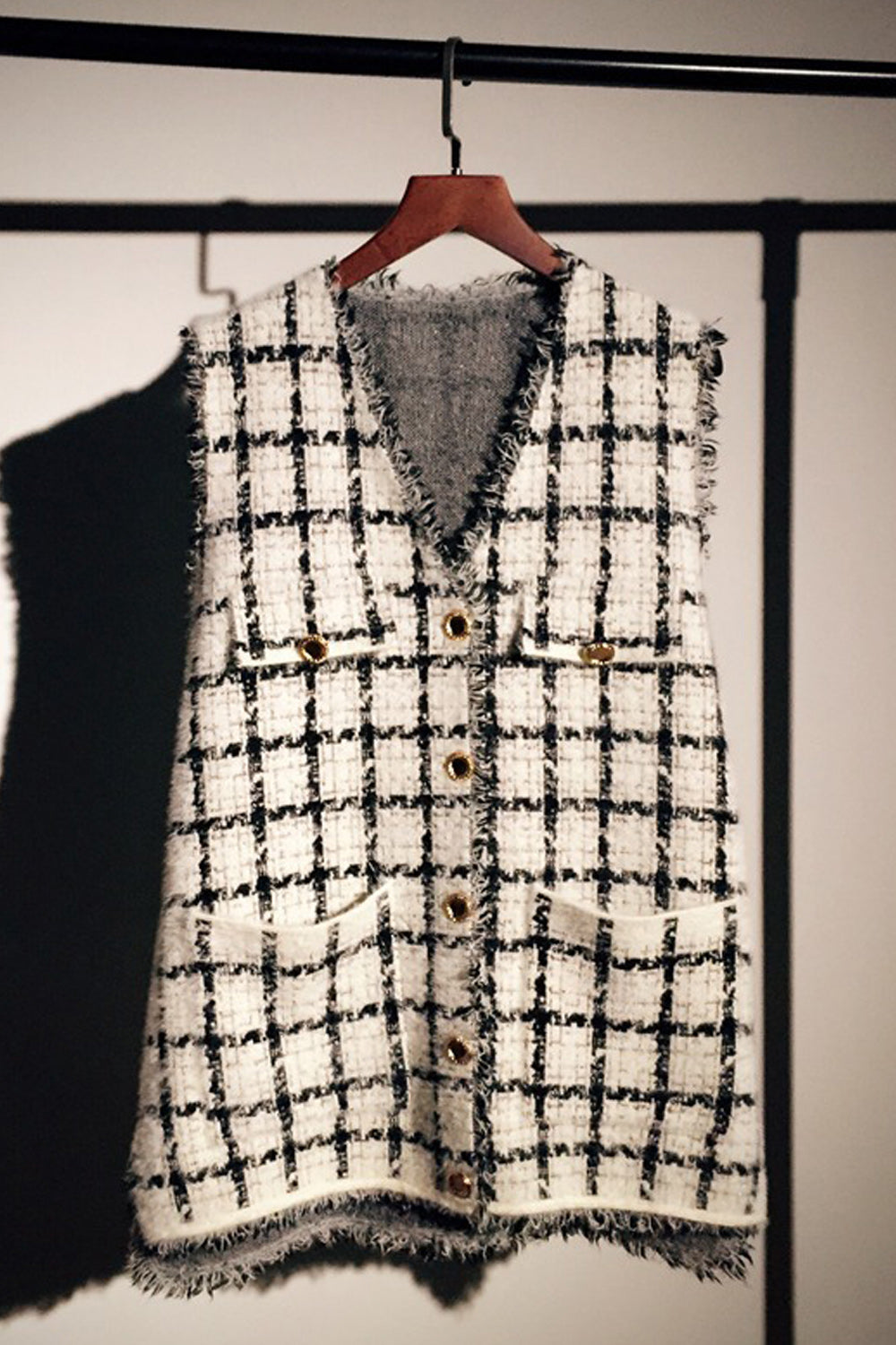 Women Sleeveless V-Neck Trendy Plaid Pattern Pocket Styled Cardigan