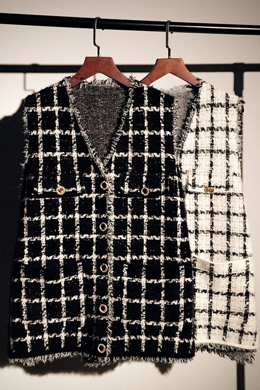 Women Sleeveless V-Neck Trendy Plaid Pattern Pocket Styled Cardigan