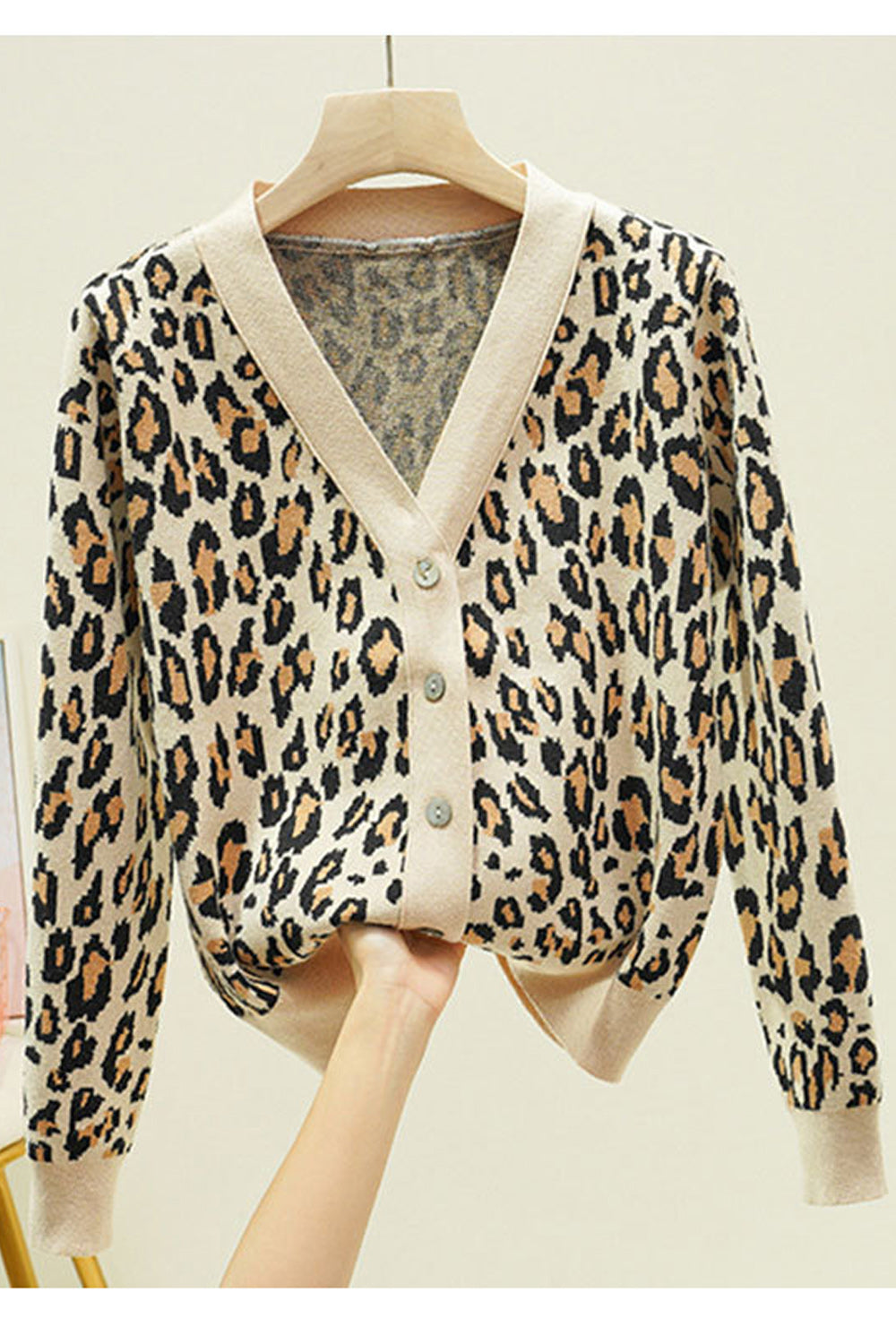 Women Magnificent Leopard Printed Ribbed Cuff Casual Cardigan