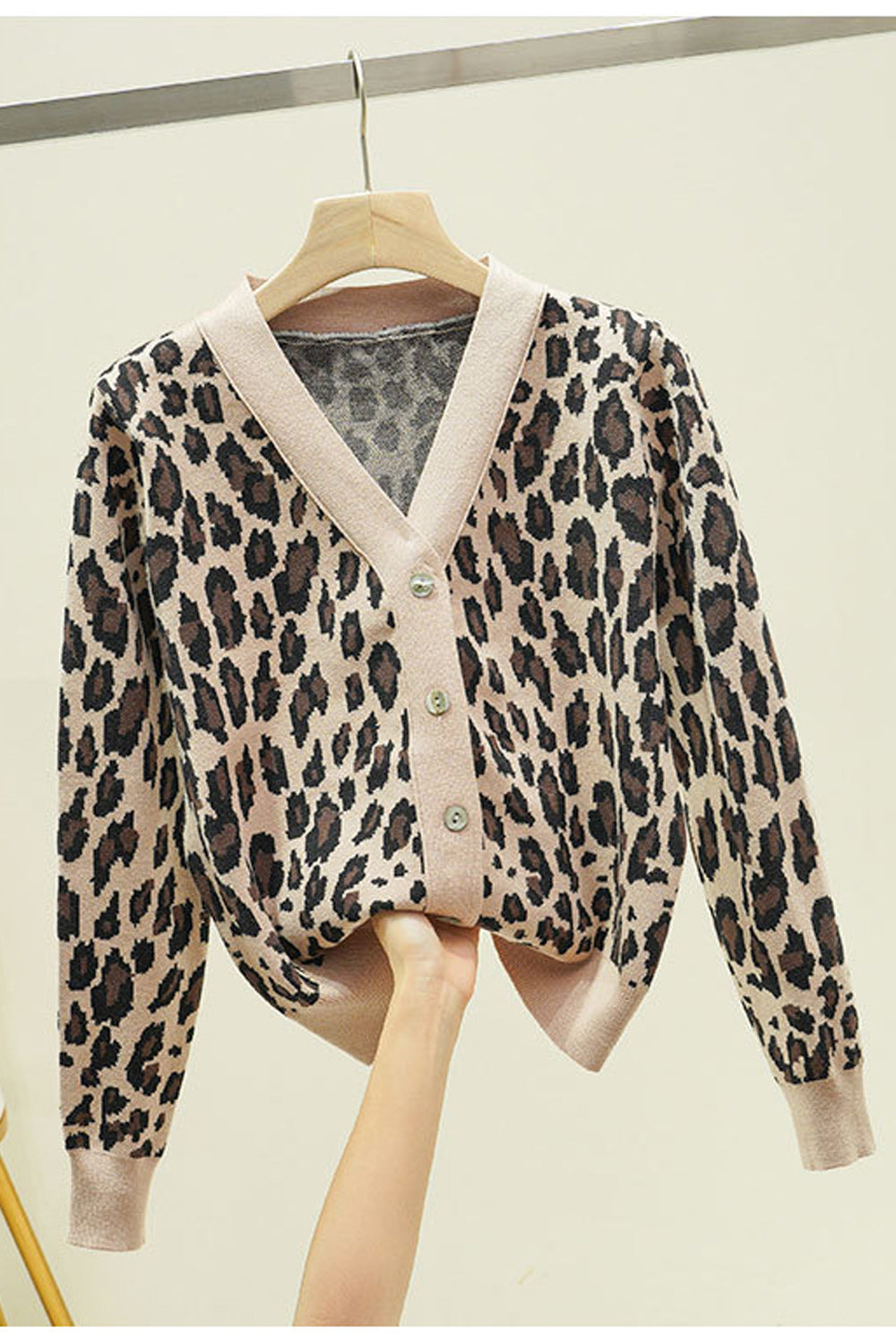 Women Magnificent Leopard Printed Ribbed Cuff Casual Cardigan