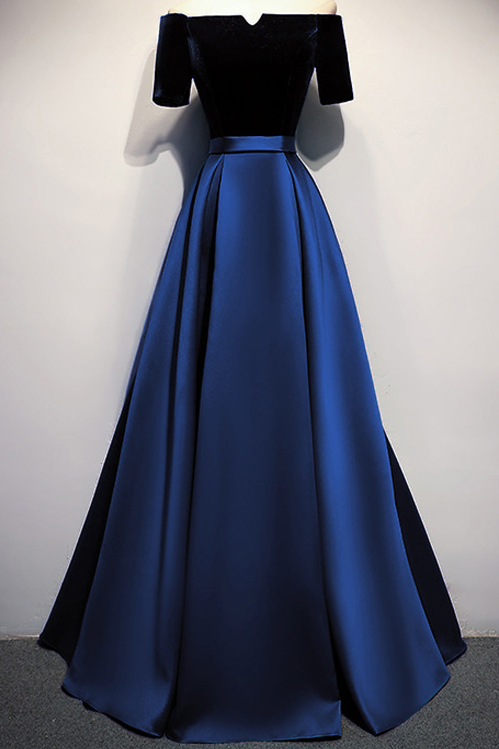 Women Off-Shoulder Short Sleeve Smooth Skirt Charming Wedding Dress