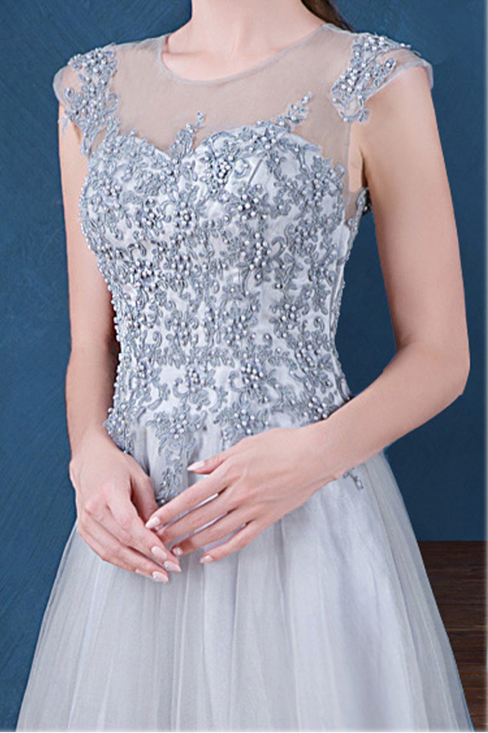 Women Thin Round Neck Sleeveless Charming Embroidered Wedding Dress