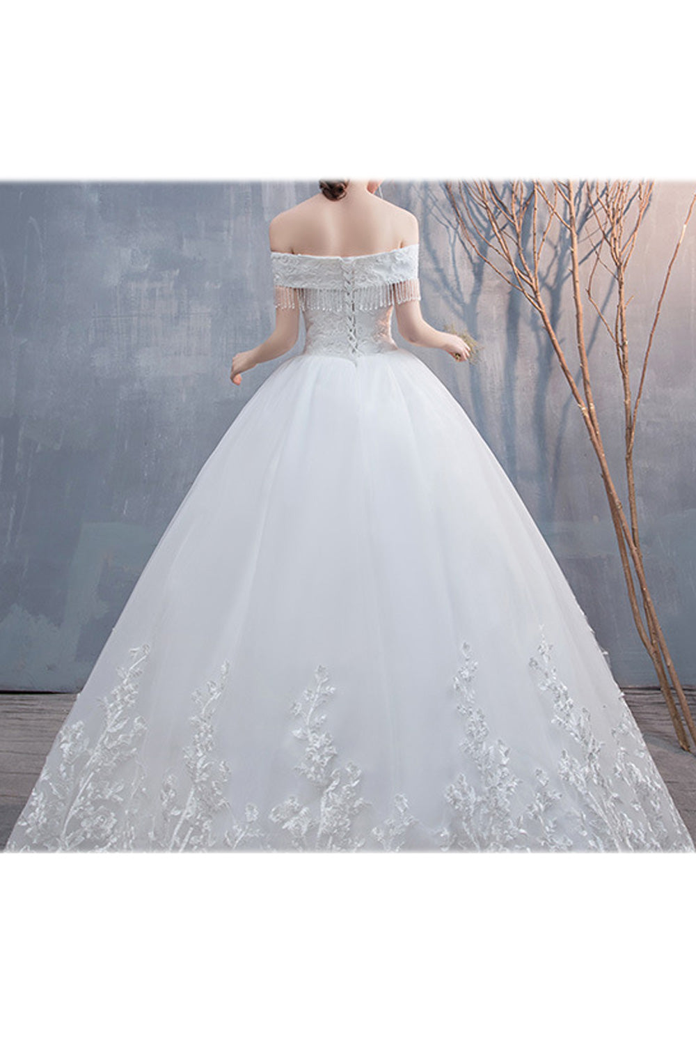 Women Pretty Lace Decorated Slim Fit Soft Wedding Dress