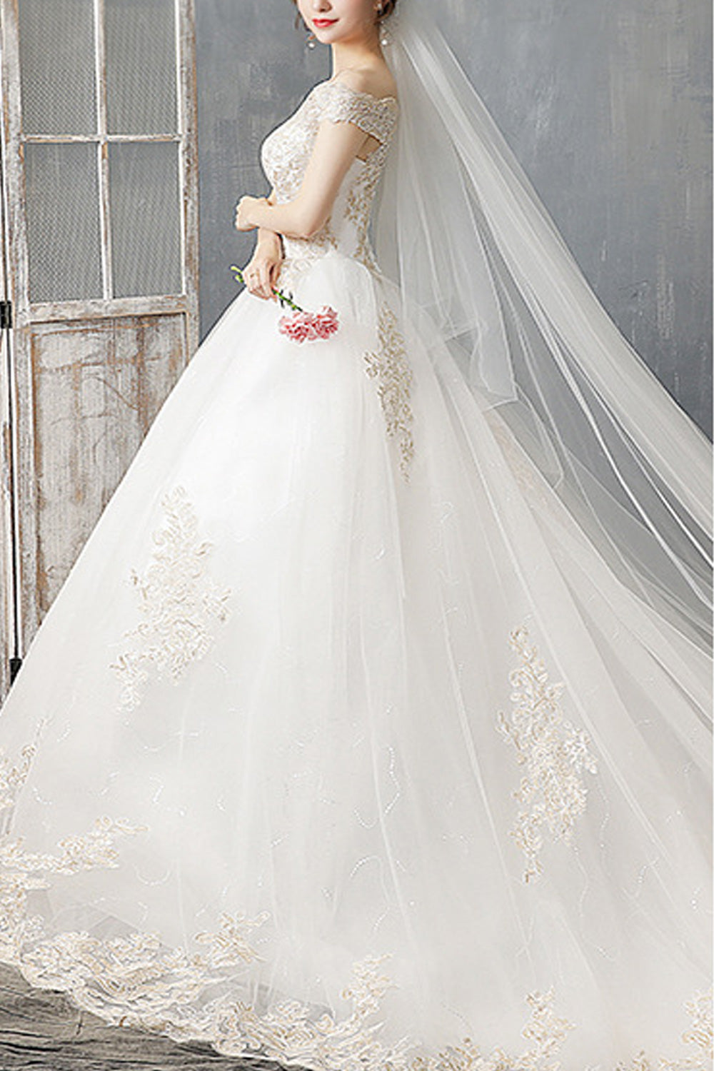 Women Cold Shoulder Long Tail Skirt Embroidered Pattern Wedding Dress