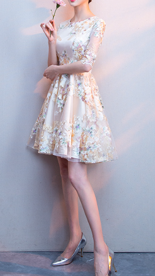 Absolutely! Here's a complete and elegant full product description for a women's evening dress, ideal for formal occasions