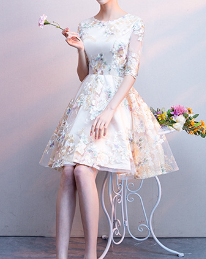 Absolutely! Here's a complete and elegant full product description for a women's evening dress, ideal for formal occasions