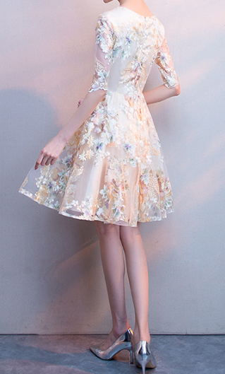 Absolutely! Here's a complete and elegant full product description for a women's evening dress, ideal for formal occasions