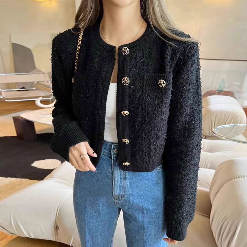 Women's Round Neck Long-Sleeved Sweater - Classic Casual Knit Pullover for Everyday Style