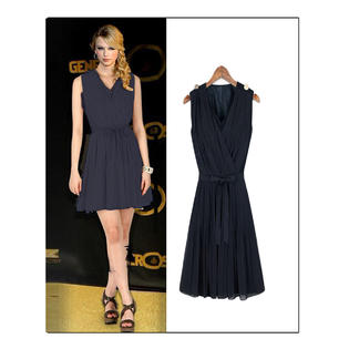 Women's Sleeveless V-Neck Pleated Dress