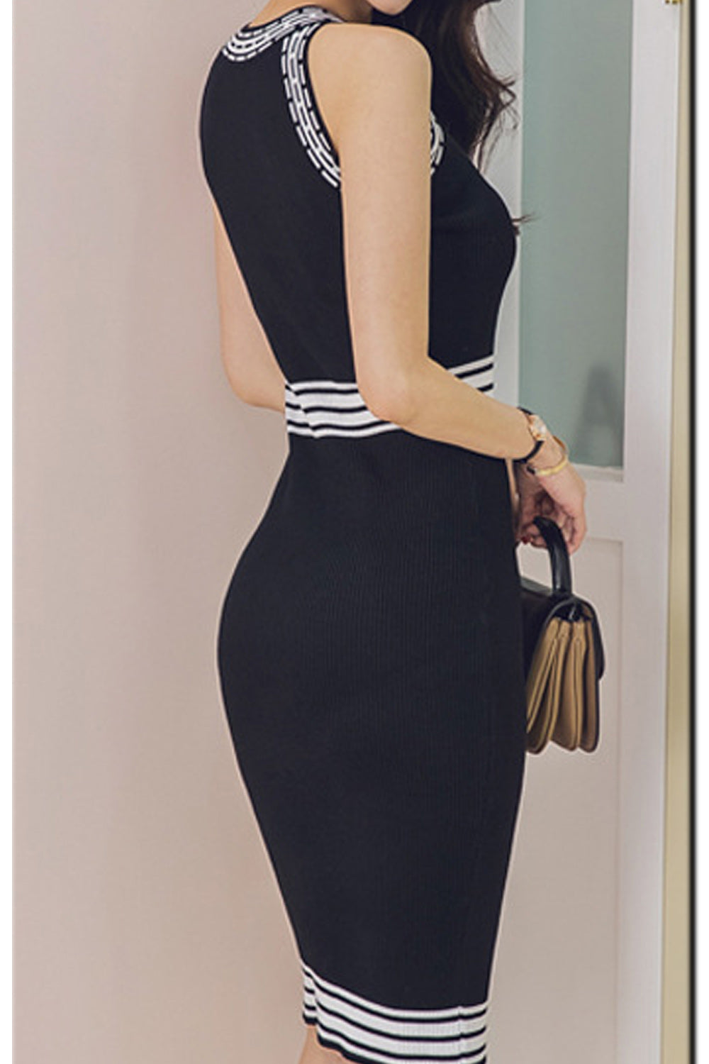 Women Awesome Striped Hem Round Neck Sleeveless Superb Slim Fit Dress