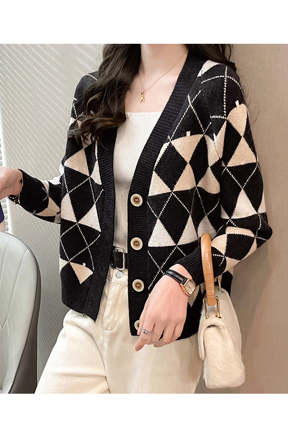 Women V-Neck Diamong Pattern Beautiful Cardigan