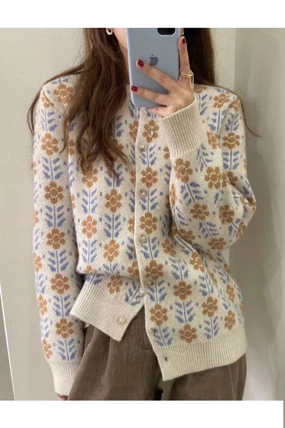 Women Sophisticated Floral Pattern Thick Long Sleeve Round Neck Easy Button Closure Ribbed Hem Relax Fit Cardigan