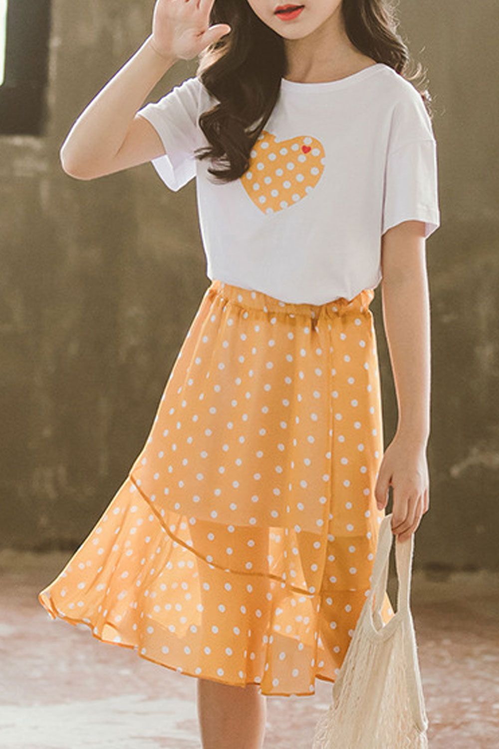 KIds Girls Beautiful Heart Printed T_Shirt Dot Printed Chiffon Skirt Two Piece Outfit