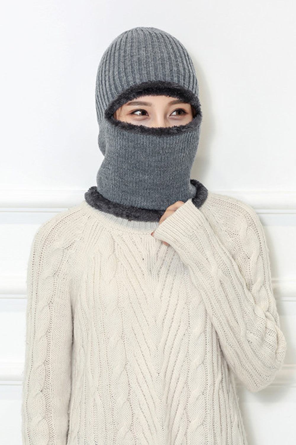 Women Decent Solid Pattern Classic Knitted Hat