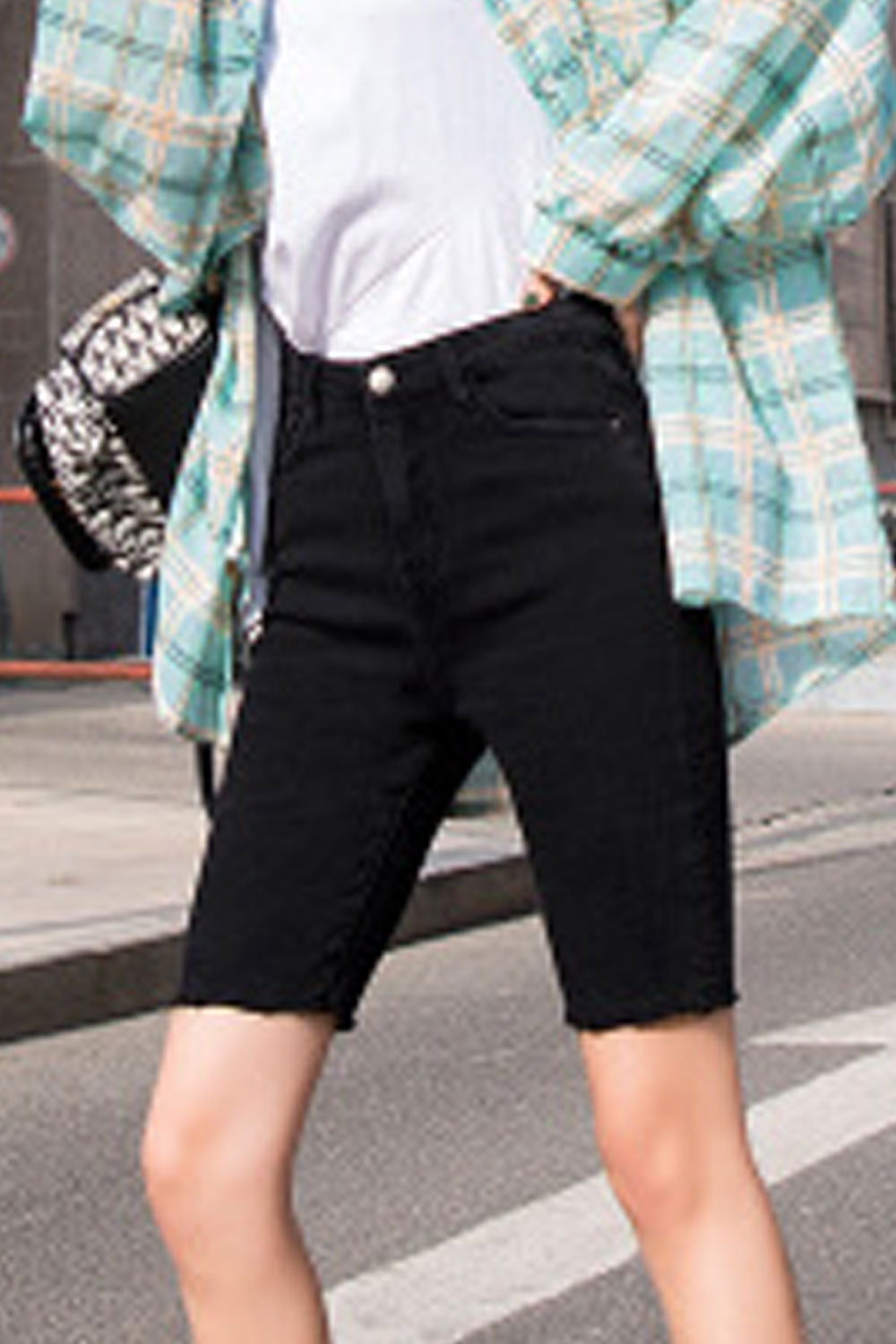 Women Knee Length Solid Colored Relax Fit Side Pockets Denim Short