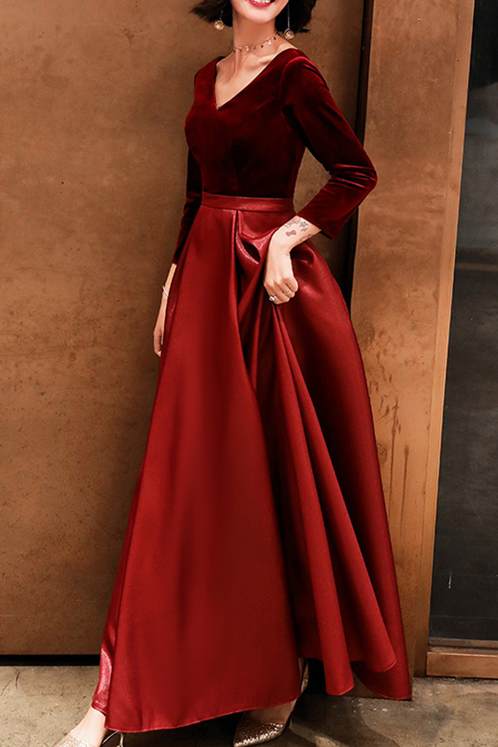 Women Silky Soft Long Sleeve V-Neck Style Fashionable Wedding Dress