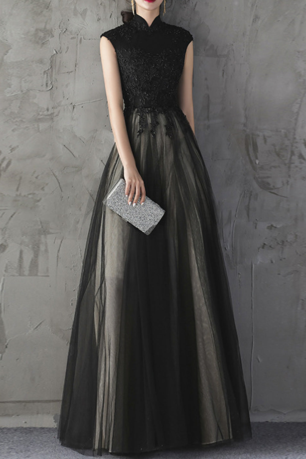Women Elegant Stand Collar Sleeveless Style Embroidered Wedding Dress
