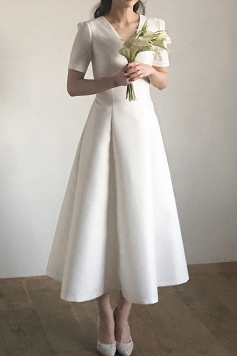 Women Elegant V-Neck Style Short Sleeve Smooth Wedding Dress
