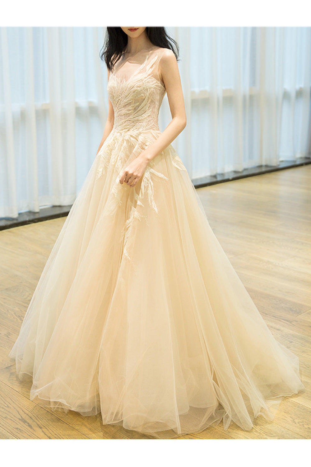 Women Fashionable Sleeveless Style Thin Breathable Wedding Dress