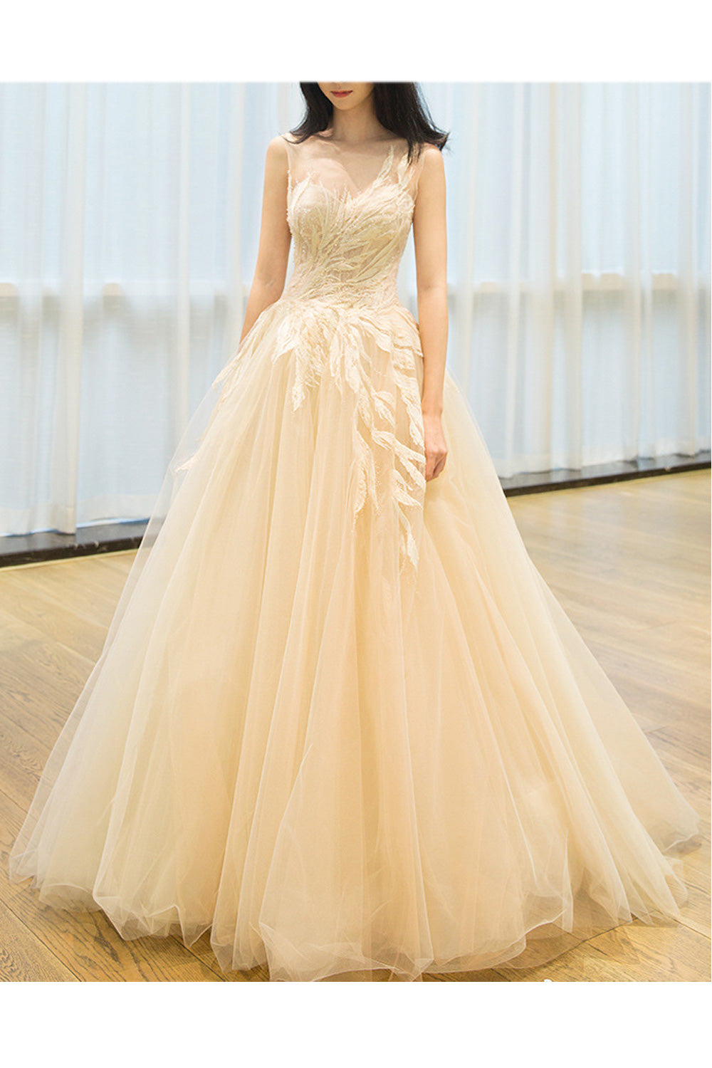 Women Fashionable Sleeveless Style Thin Breathable Wedding Dress