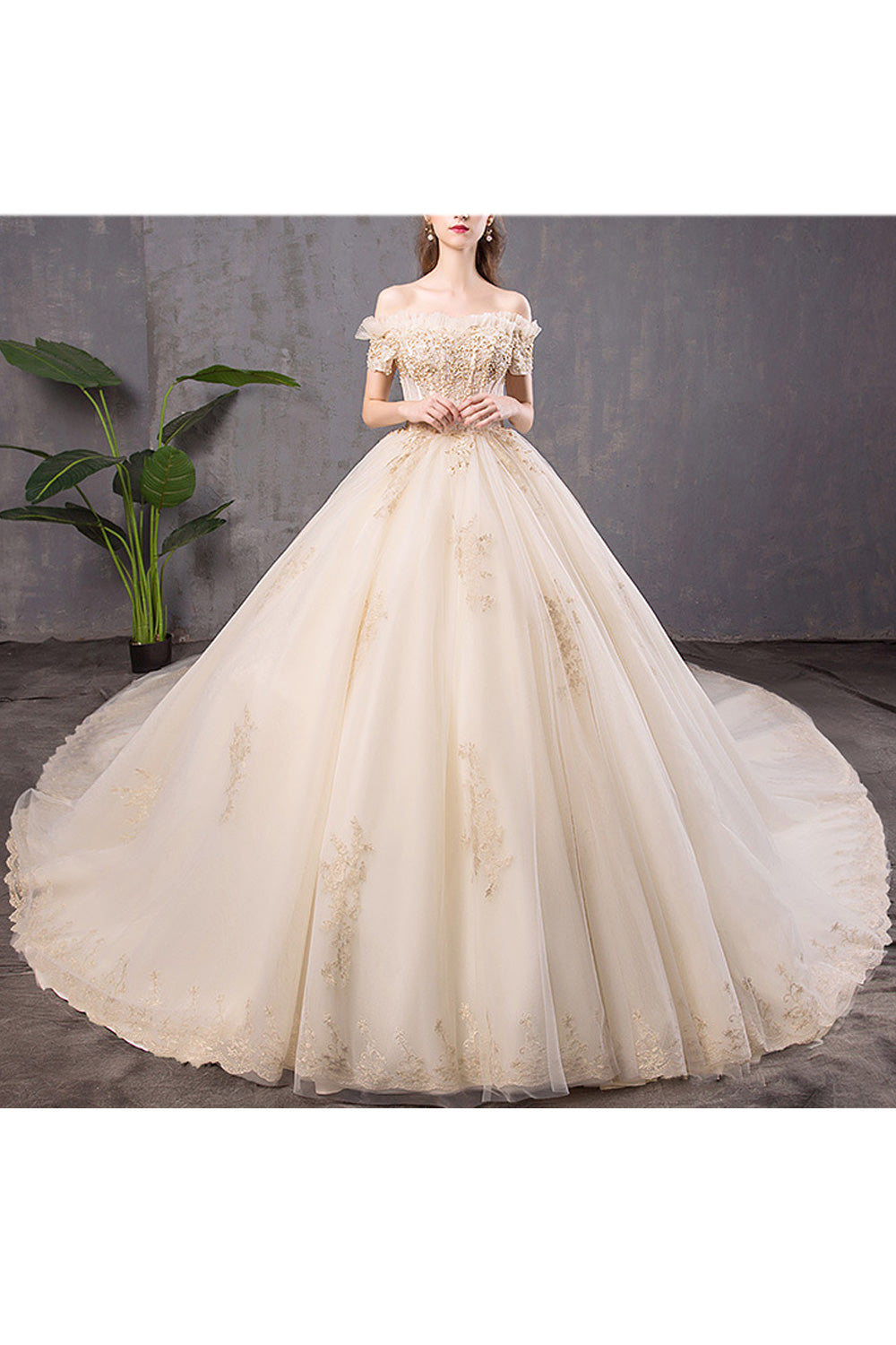 Women Pretty Flower Embroidered Long Tail Comfortable Wedding Dress