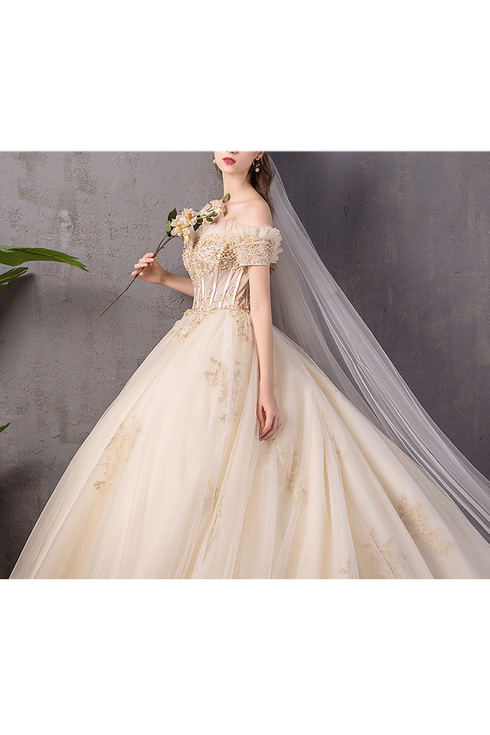 Women Pretty Flower Embroidered Long Tail Comfortable Wedding Dress