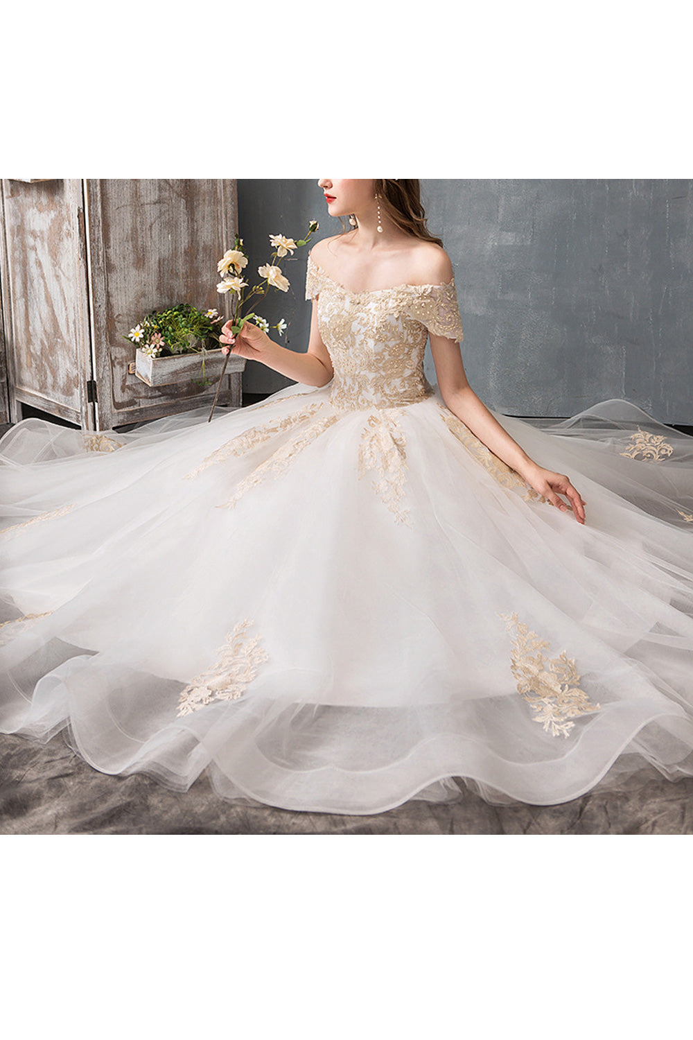 Women Embroidered Lace Off-Shoulder Loose Skirt Wedding Dress