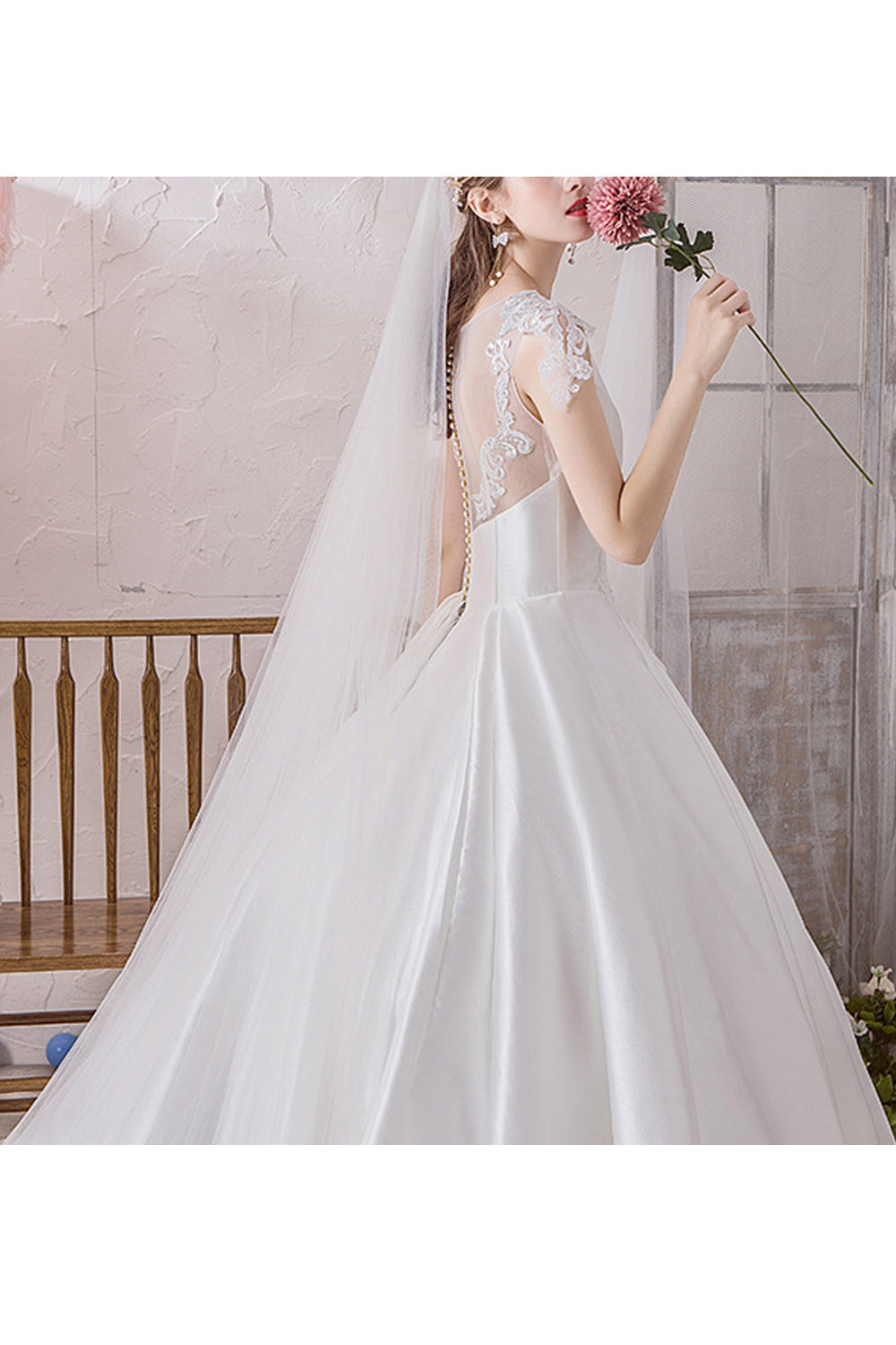 Women Smooth Soft Charming Sleeveless Style Wedding Dress