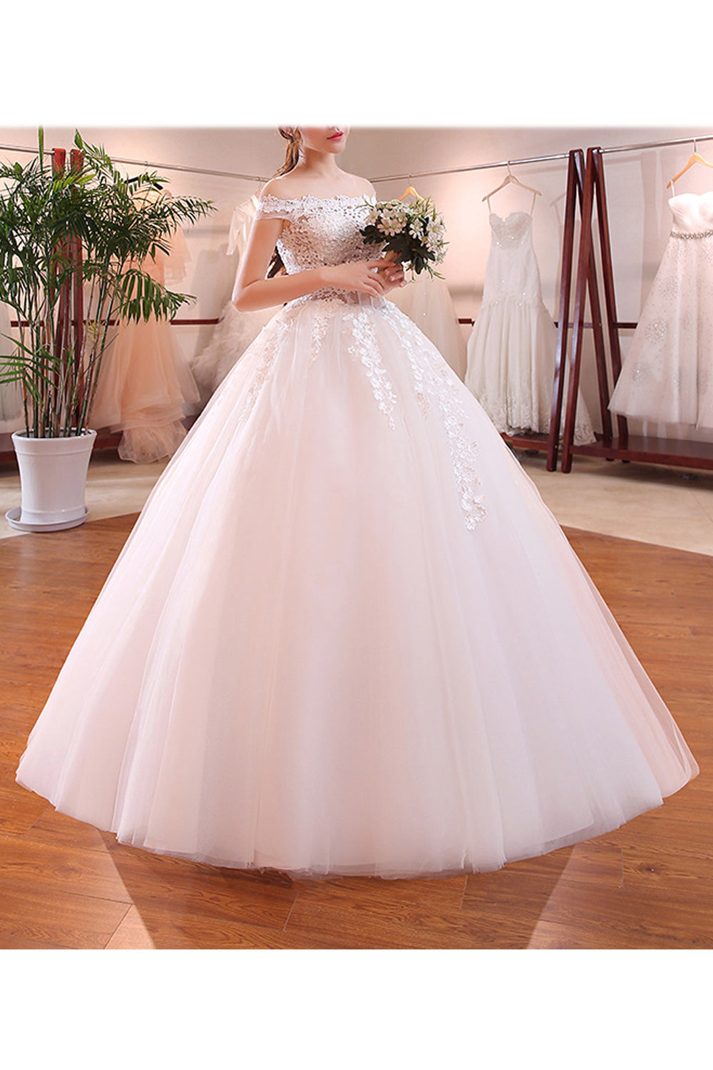 Women Fashionable Off-Shoulder Lace Decorated Thin Wedding Dress