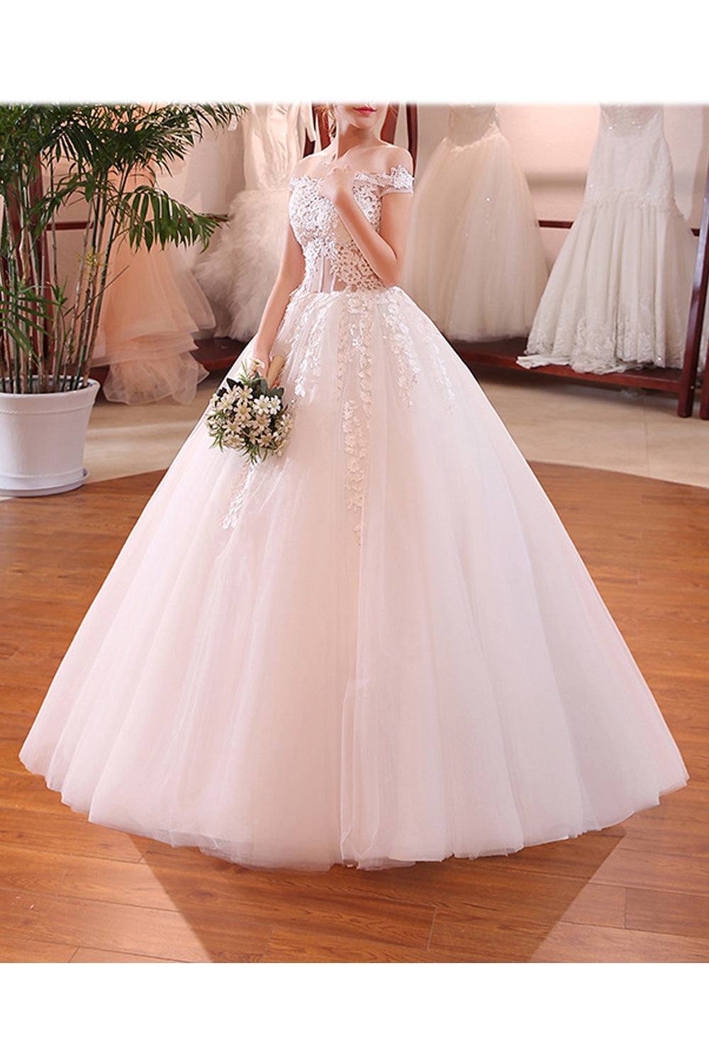 Women Fashionable Off-Shoulder Lace Decorated Thin Wedding Dress