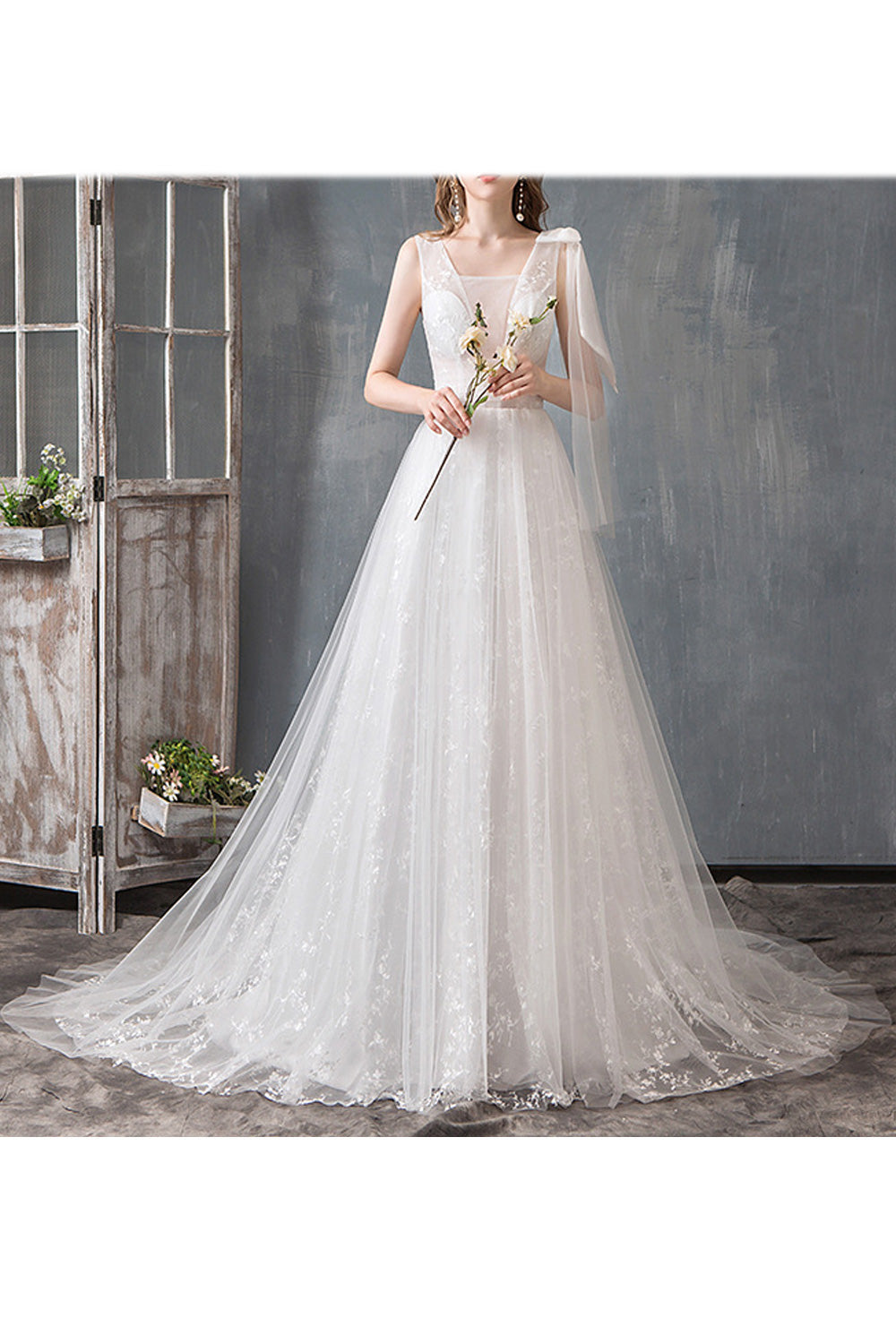 Women Round Neck Style Sleeveless Floral Embroidered Wedding Dress