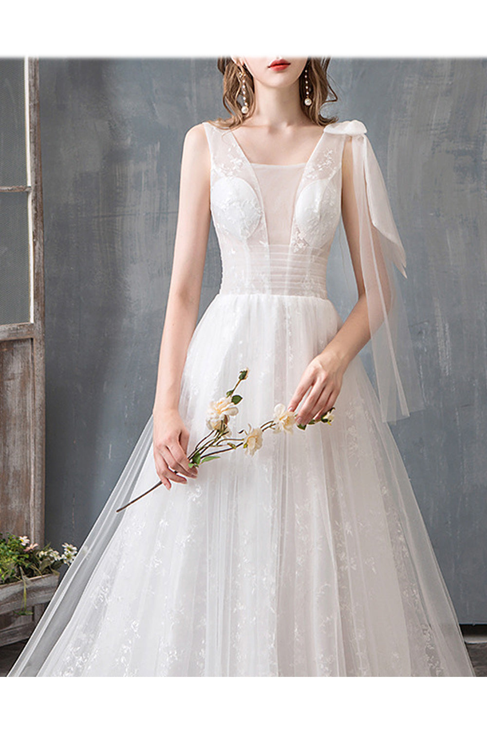 Women Round Neck Style Sleeveless Floral Embroidered Wedding Dress