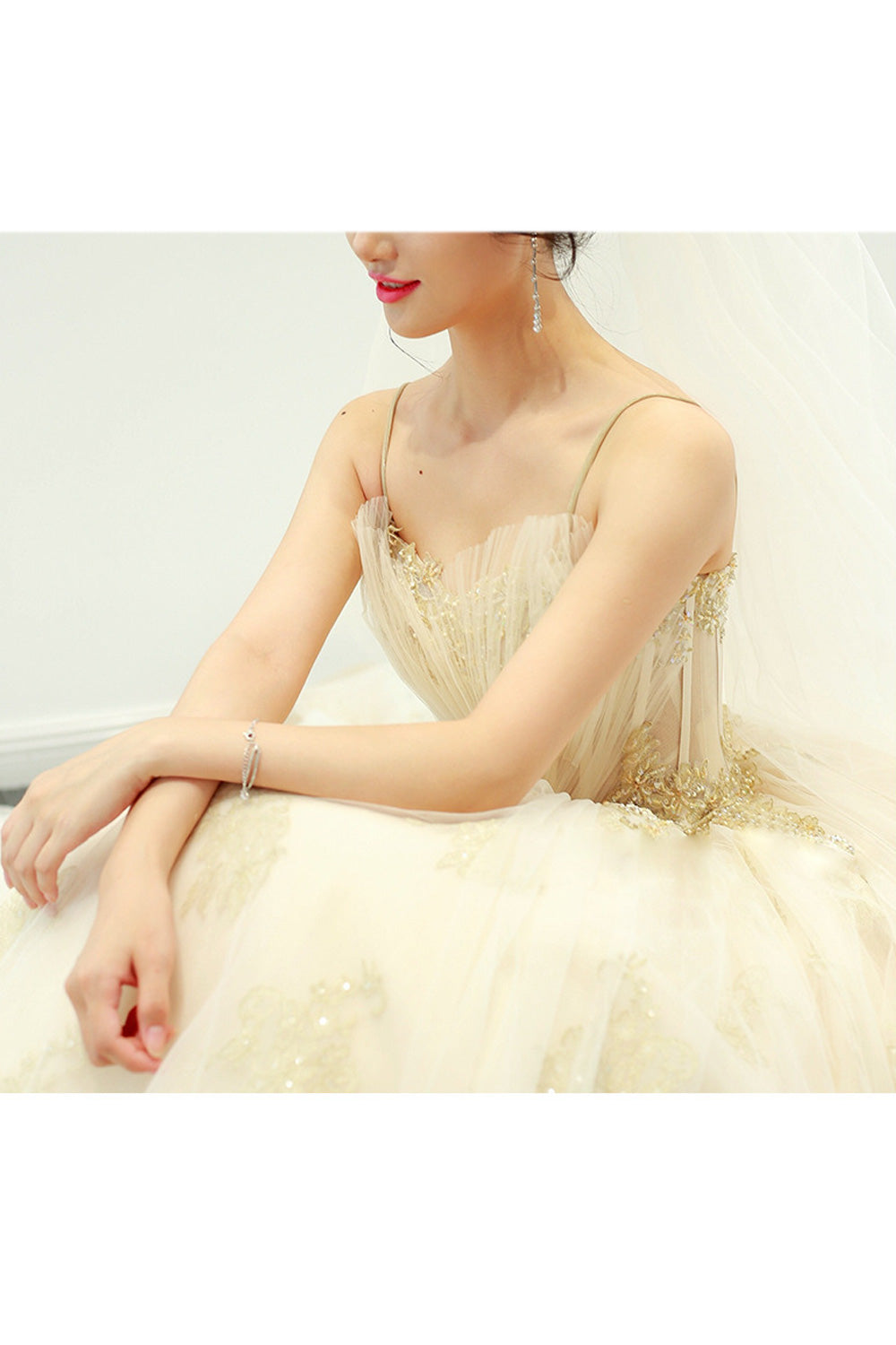 Women Strap Neck Thin Trendy Solid Pattern Wedding Dress