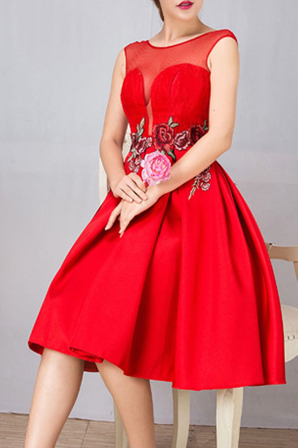 Women Pretty Flower Embroidered Solid Colored Round Neck Party Dress