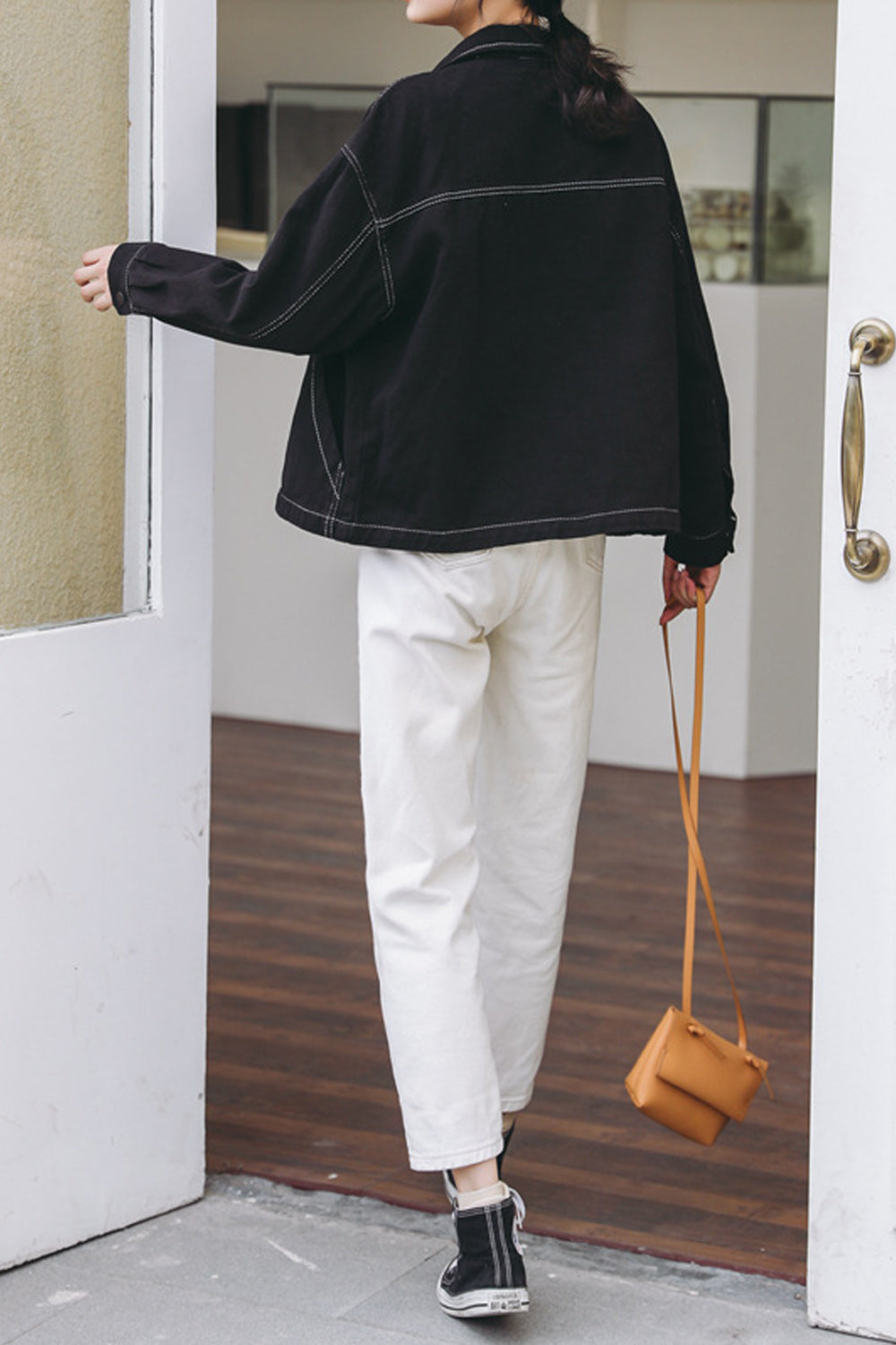 Women Solid Colored Snap Button Closure Long Sleeve Relaxing Warm Collar Neck Denim Jacket