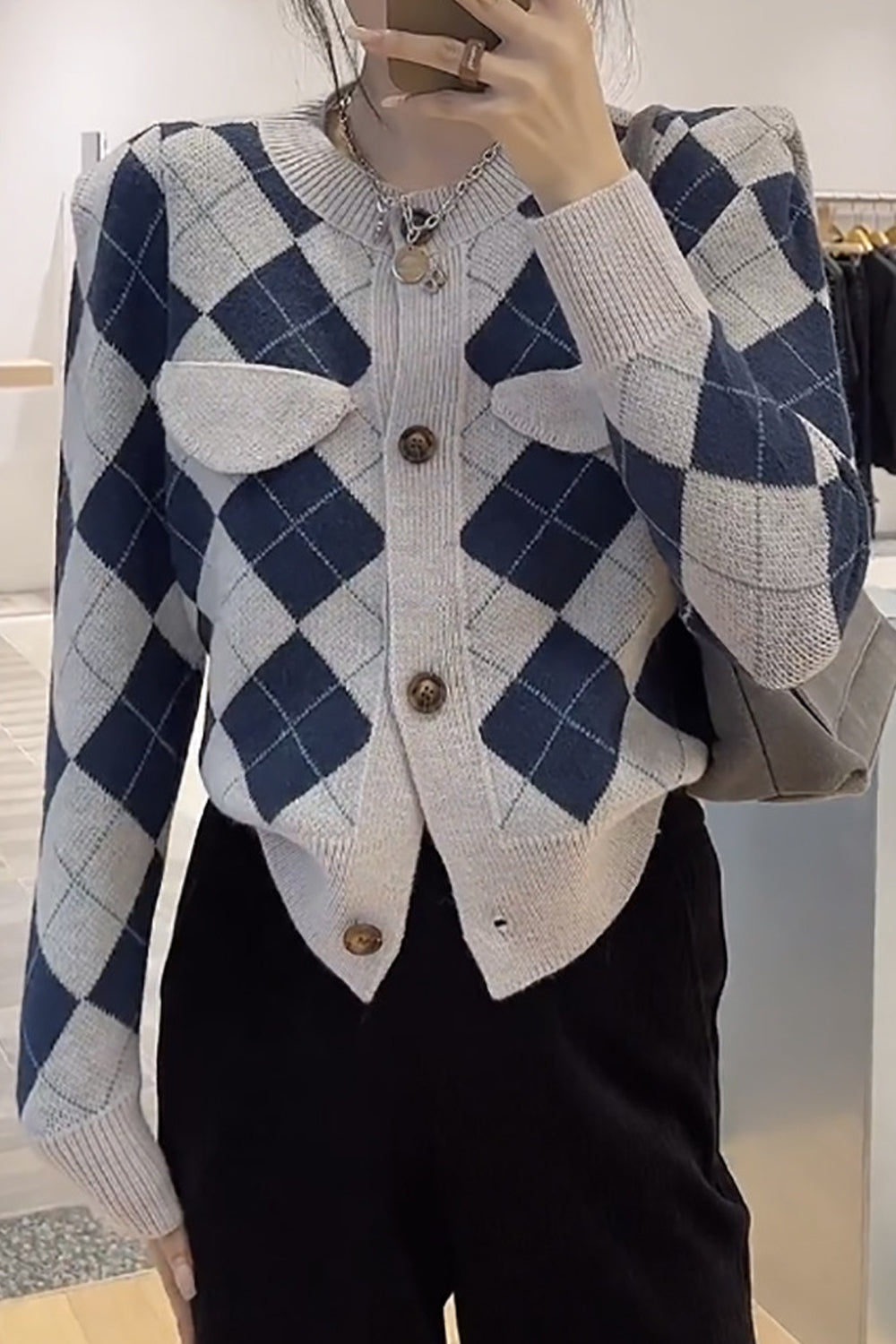 Women Awesome Plaid Pattern Thick Long Sleeve Easy Round Neck Button Closure Winter Cardigan