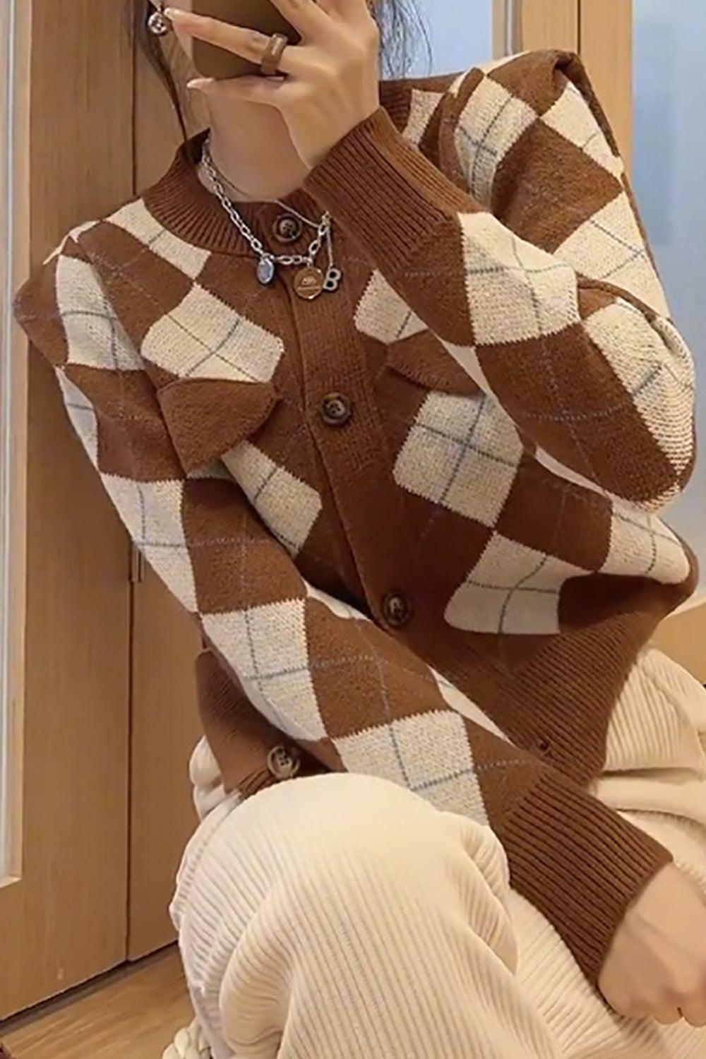 Women Awesome Plaid Pattern Thick Long Sleeve Easy Round Neck Button Closure Winter Cardigan