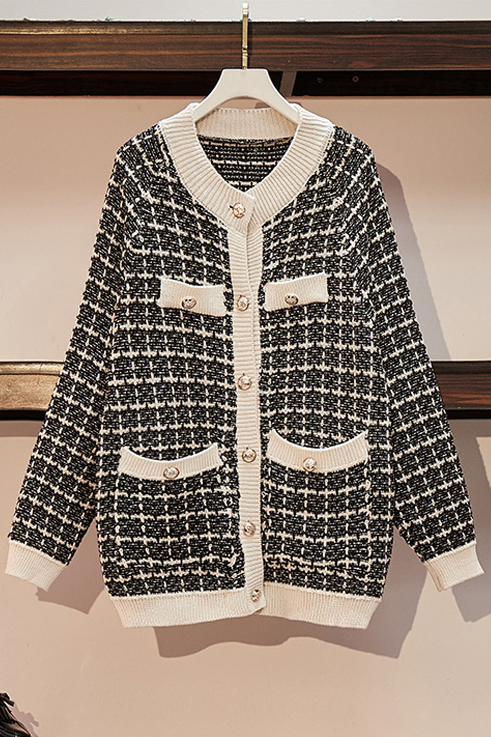Women Winter Ribbed Cuff Tremendous Plaid Pattern Button Closure Knitted Cardigan