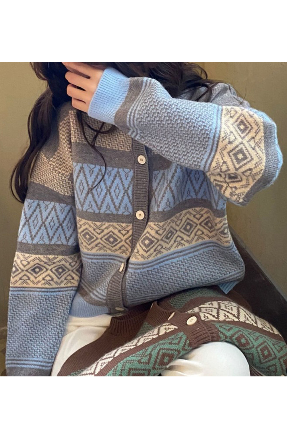 Women Amazing Printed Pattern Convinient Button Closure Loose Long Sleeve Warm Winter Cardigan