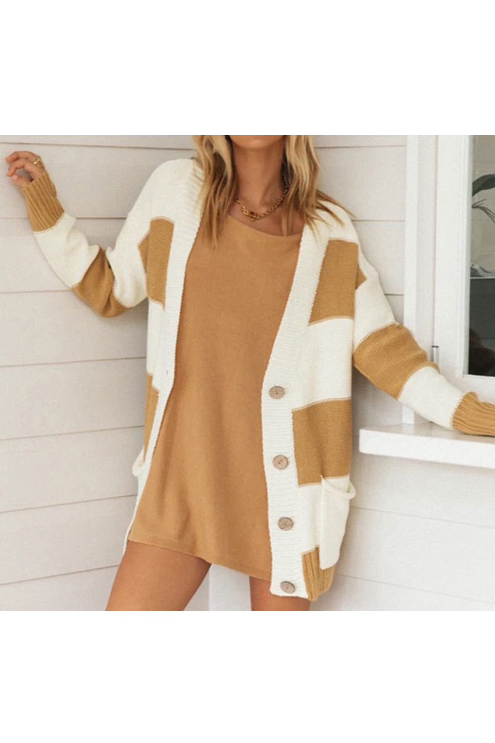 Women Relaxful Button Closure Simple Pockets Superb Warm Winter Cardigan